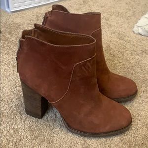 Heeled suede boots